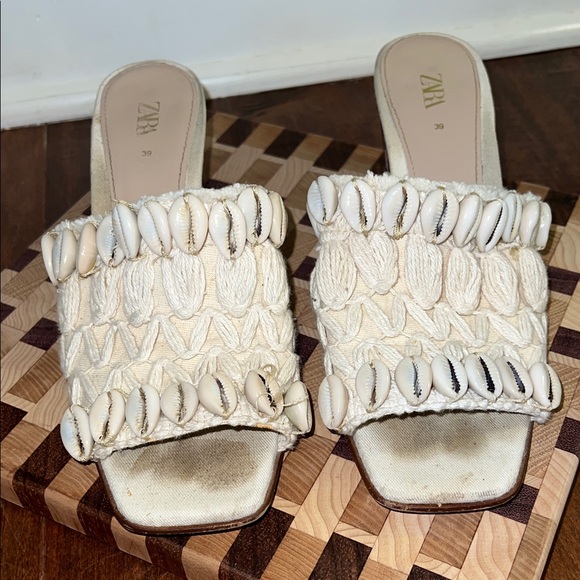 Zara White Shell Embellished Mules - Picture 1 of 11